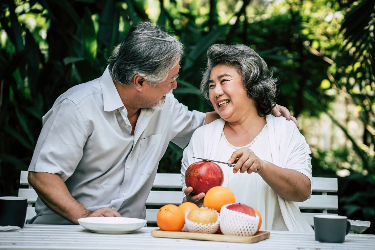 A healthy elderly couple due to complete multivitamins