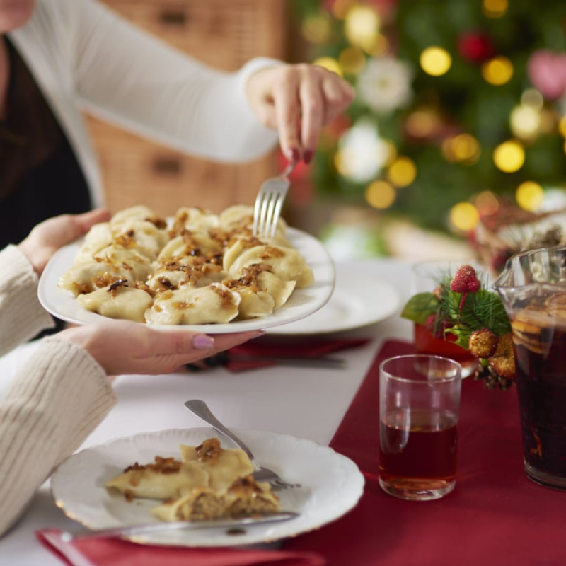 7 Tips To Avoid Overeating During The Holidays